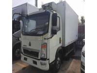 howo 4x2 5 ton refrigerator van truck freezer truck