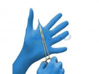 What are the Advantages of Nitrile Examination Gloves Compared to Traditional Gloves?