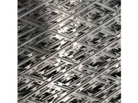 How to Prevent Railroad Razor Wire From Rusting?