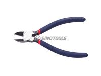 Hand tools also need to be used safely(middle)