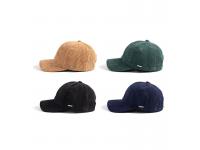 What is the difference between snapback and baseball cap?
