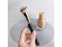 Vegan Hair Angled Foundation Brush OEM      Customized Foundation Brush    