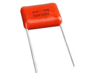 How does a capacitor work in a fan?