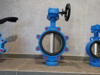 What are the different types of actuators used to operate an 8 inch butterfly valve?