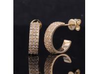 Pros and cons of choosing moissanite for an engagement ring