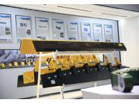 What does a cutting edge on a bucket do?