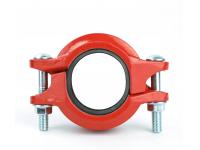 What are the typical size ranges available for grooved joint pipe fittings?