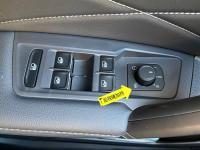 How to use the car rearview mirror heating element