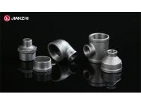 What are the benefits of using malleable iron floor flanges in combination with galvanized pipe fittings?